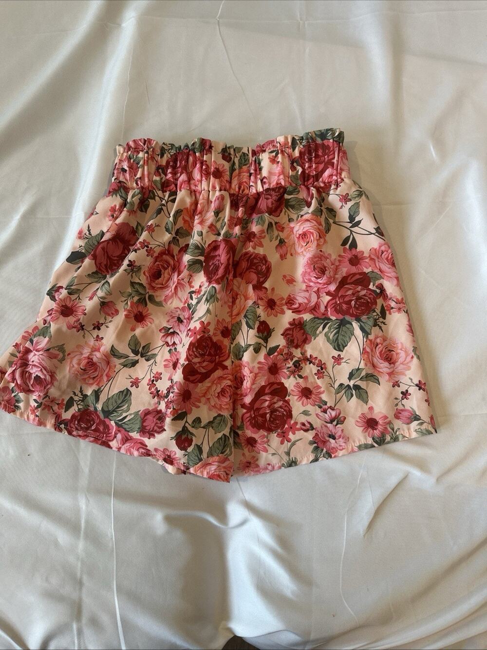 SHEIN Shorts Size Small Light Rose Floral Print